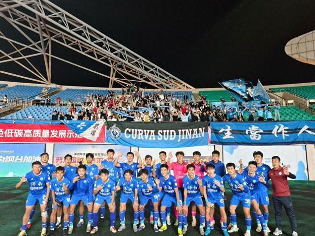 在主场球迷, 年轻队员其, entit 在主场球迷, 年轻队员其, entit