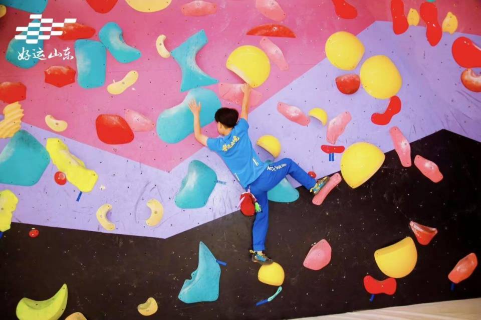 通过体育与 通过体育与